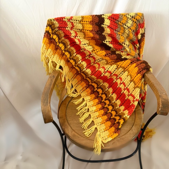 Vintage crochet throw blanket homemade warm tones 70s orange yellow chevron - Picture 3 of 3